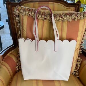 Wacoal White Tote with Pink Scalloped Trim
